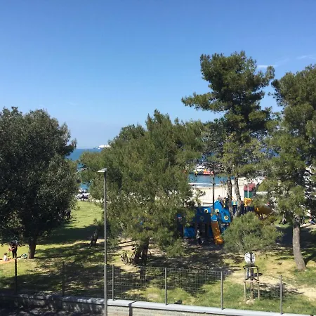 Lovely With Patio Near The Sea Apartman Koper