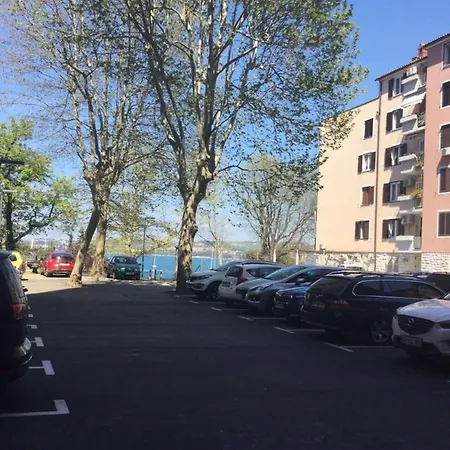 Lovely With Patio Near The Sea Apartament