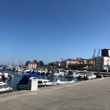 Apartmán Lovely With Patio Near The Sea *